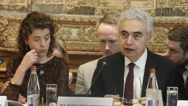 Inoizko energia-krisirik larrienaz ohartarazi du Energiaren Nazioarteko Agentziak