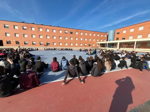 Zizurko ikasle andana mobilizatu da, irakasle erasotzaile baten aurkako epaiketa hasi denean