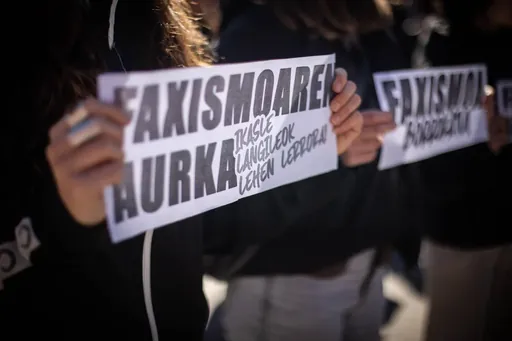 EHUko 100 irakasle eta ikerlari batu dira ikasle-mugimenduaren kriminalizazioaren kontra