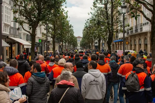 42 langileren iruzurrezko kontratuak utzi ditu agerian Tubos Reunidoseko kaleratze masiboak