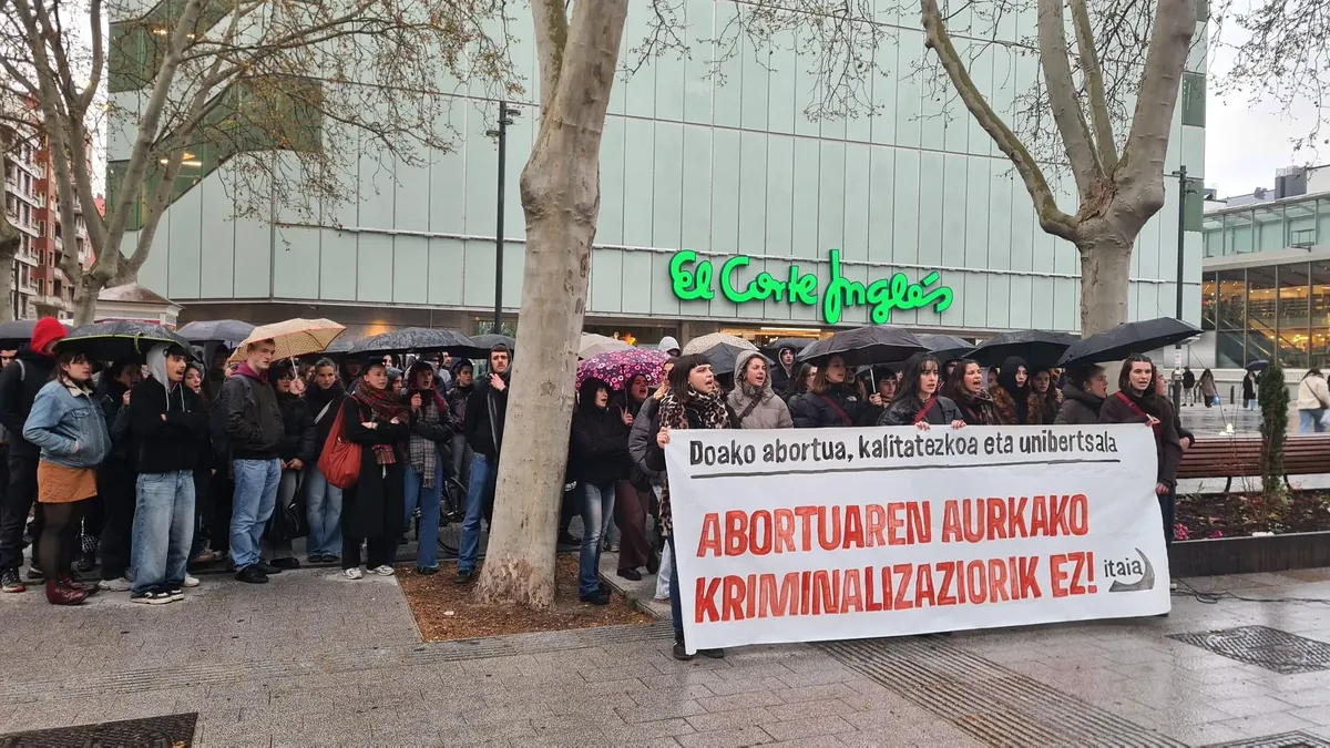 Antiabortistek zabaldutako mezu erreakzionarioei aurre egin die Gasteizko Itaiak
