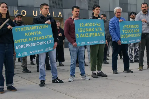 12.400 euroko isunak eta hiru auzipetu, Burlatan etxegabetze bati aurre egiteagatik