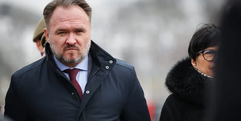 Bruselak energia-kontsumoa murrizteko eskatu du, petrolio-horniduraren kate-etena dela eta