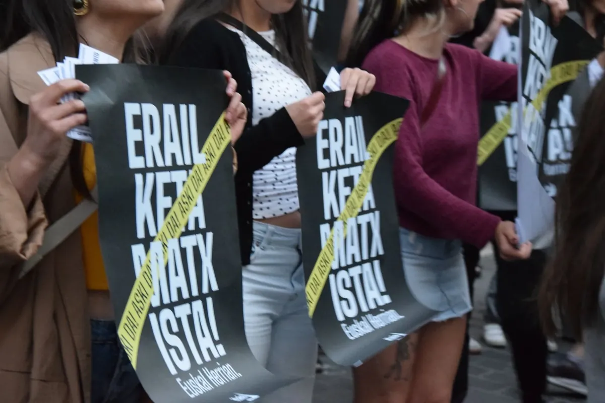 Beste erailketa matxista bat: Iruñean, gizon batengandik ihesi galdu du bizia emakume batek
