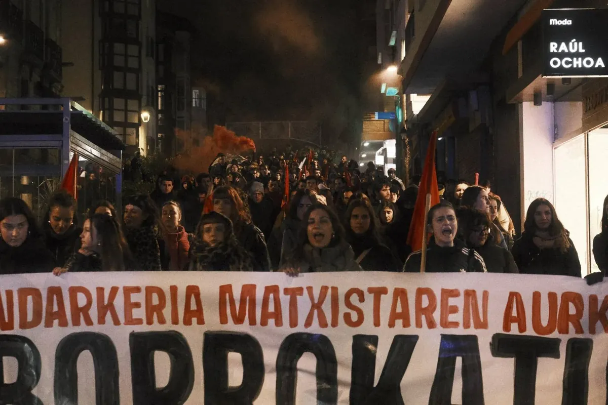 Gasteizen, neska adingabe bat bortxatu du gizon batek