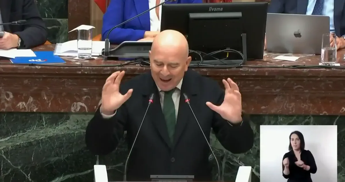 Abortu- eta eutanasia-eskubideari "biolentziaz ere" aurre egitera deitu du Voxeko diputatu batek