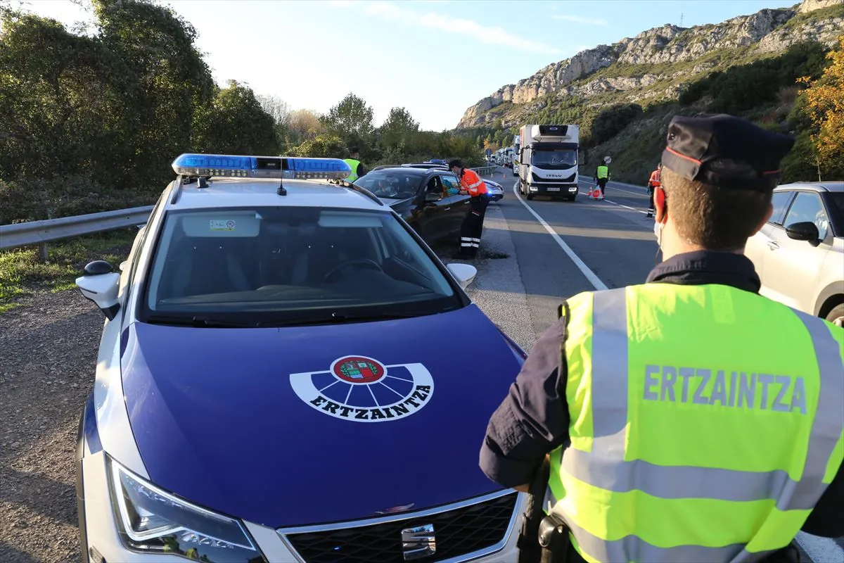 Ertzaintzak errepideetako kontrolak areagotuko ditu aste honetan