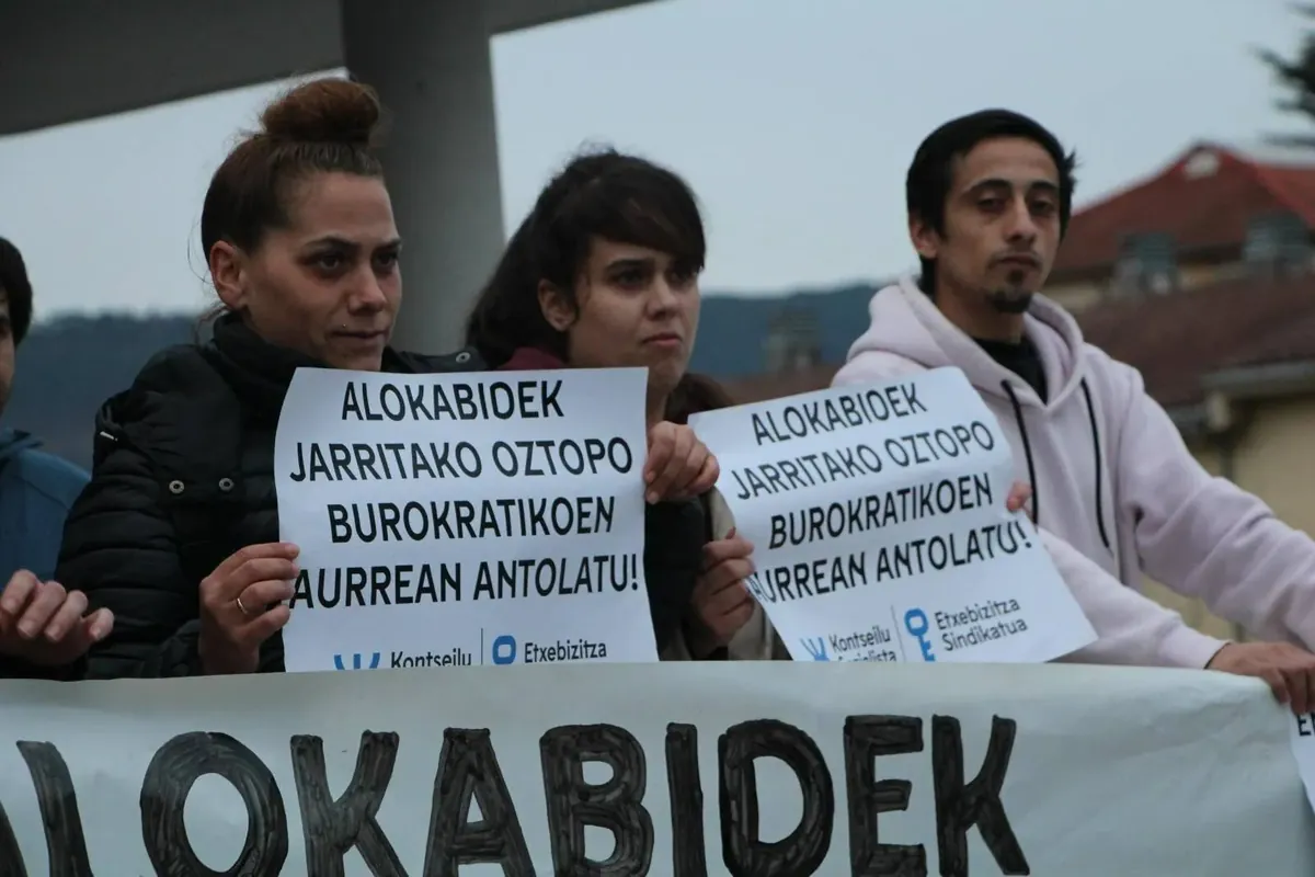 Gasteizen, Alokabidek familia bat etxegabetu nahi du ostiral honetan
