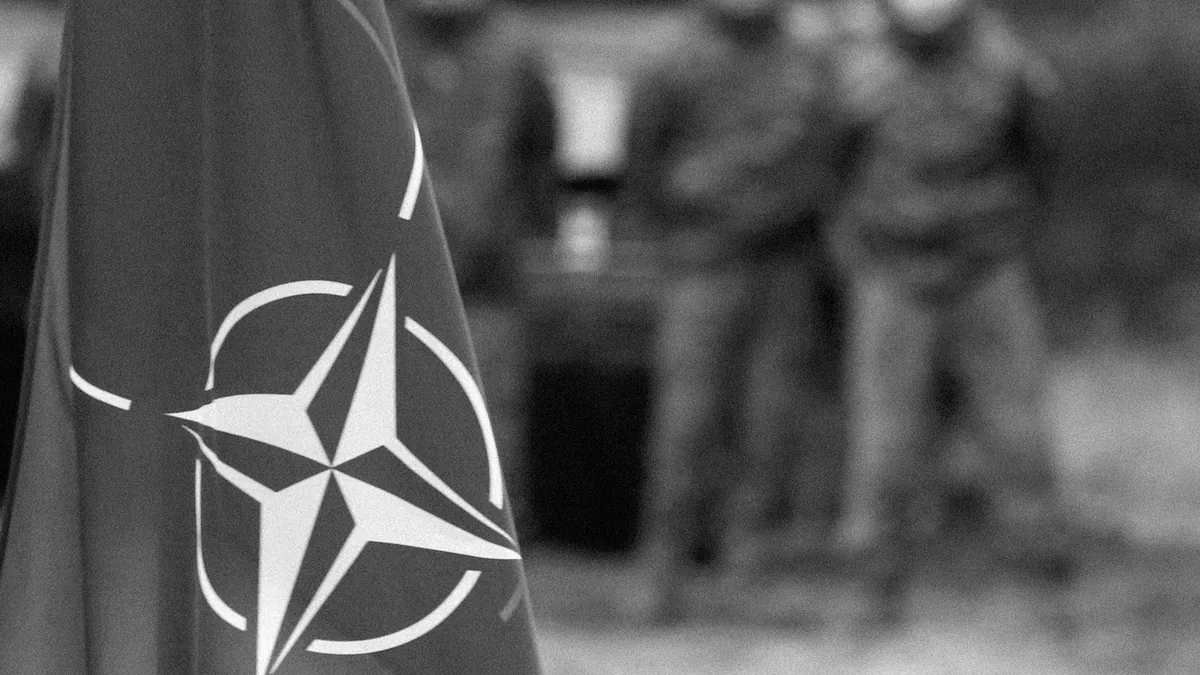 NATO: uniforme nazien garbitegia