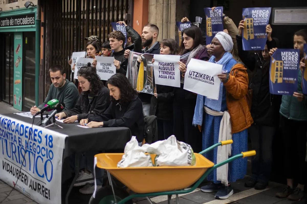Vidaurre Group enpresako Fernando Vidaurrek Mercaderes 18ko bizilagun bati egindako erasoa salatu dute