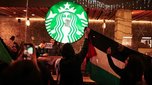 Artxibatu egin dute Starbucksek Iruñeko lau pertsonaren aurka jarritako salaketa