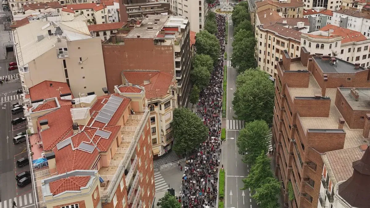 Gerra inperialistaren aurkako aldarri ozena Langileon Nazioarteko Egunean
