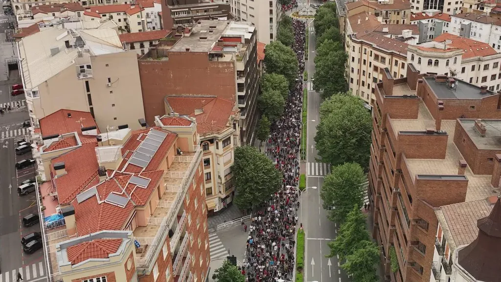 Gerra inperialistaren aurkako aldarri ozena Langileon Nazioarteko Egunean