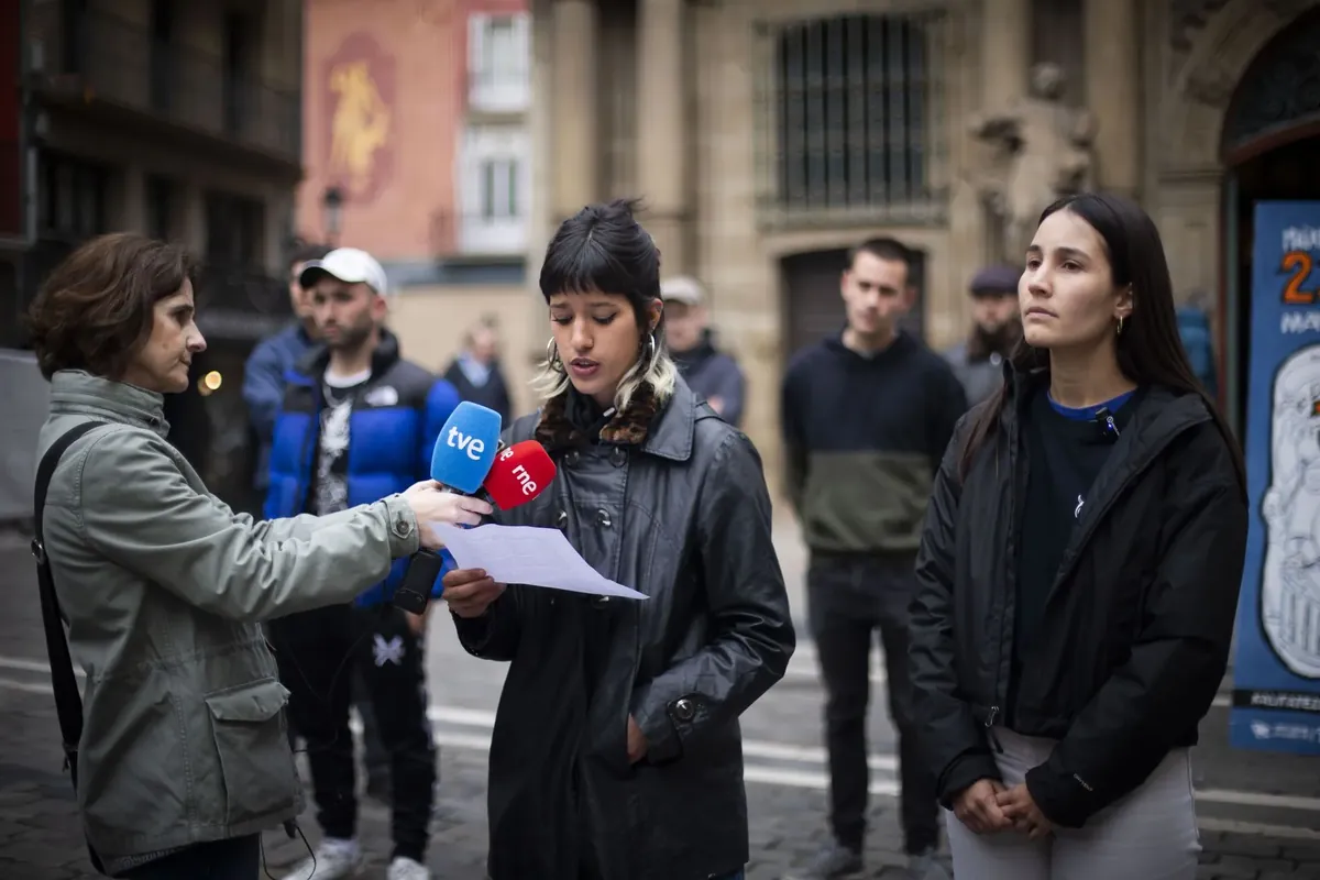 1.800 euroko isunak Iruñean, sanferminetan jota aldarrikatzaile bat abesteagatik