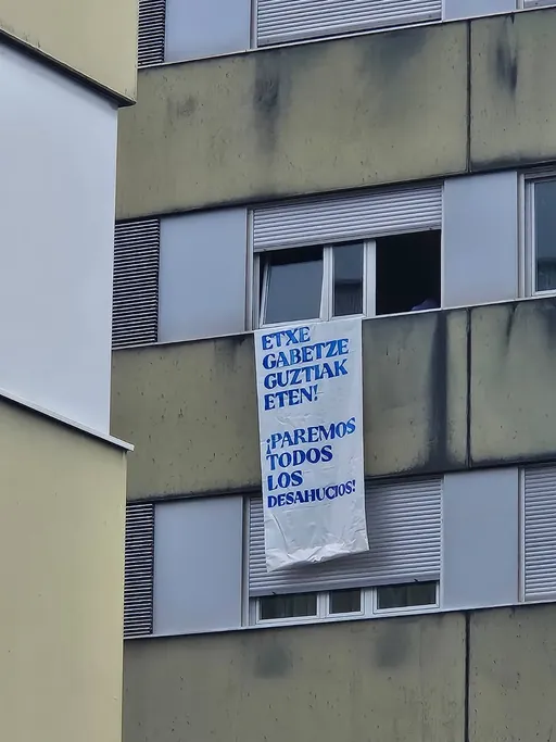 Alokabideren beste etxegabetze bat Gasteizen: familia ugari bat desalojatu du