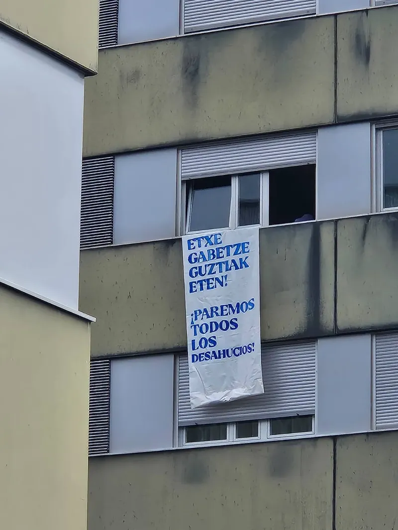 Alokabideren beste etxegabetze bat Gasteizen: familia ugari bat desalojatu du
