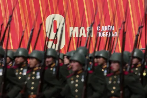 Errusiak eta Ukrainak su-etena hitzartu dute, presoen truke masibo batekin