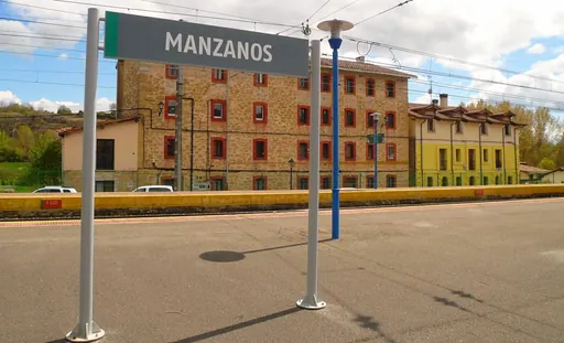 Manzanosen, Adifeko azpikontrata bateko langile bat harrapatu du trenak