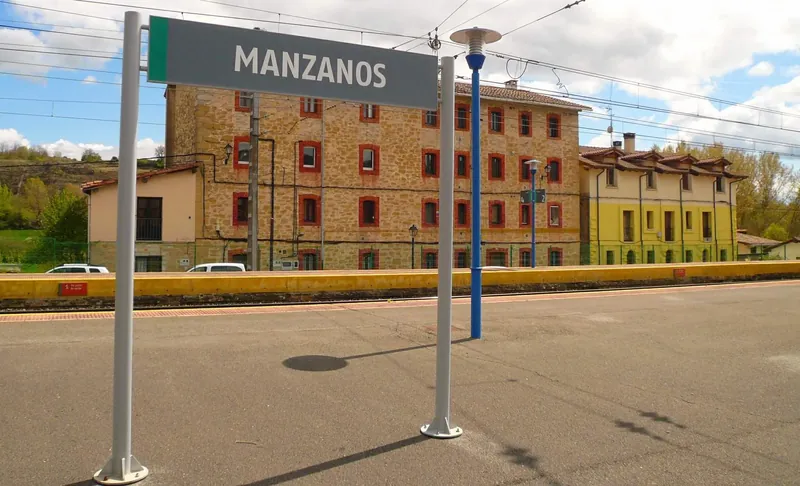 Manzanosen, Adifeko azpikontrata bateko langile bat harrapatu du trenak