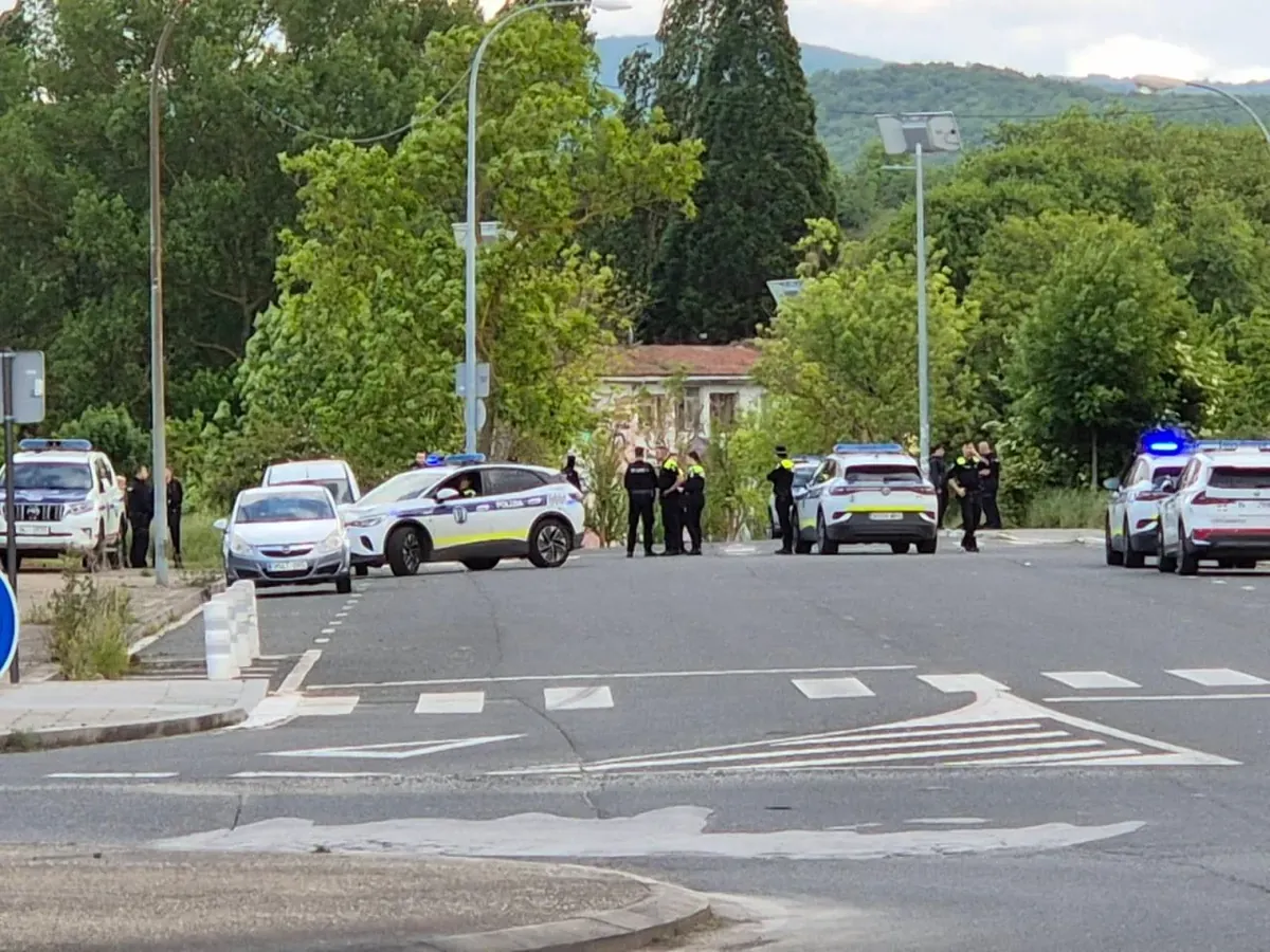 Gasteizko Errekaleor auzoa birritan hartu zuen atzo Poliziak