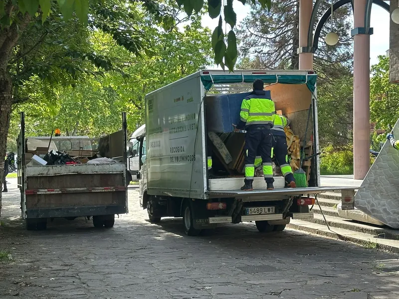 Gasteizko Kontserbatorioan lo egiten zuten pertsonak kanporatu ditu udalak