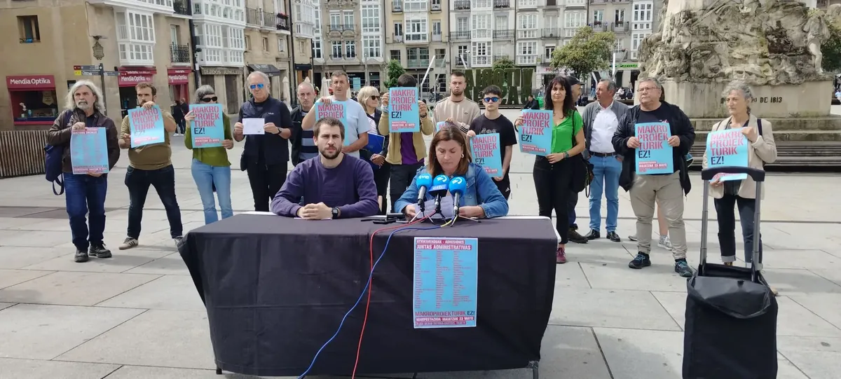 Larunbatean makroproiektuen aurka mobilizatzera deitu dute Gasteizen