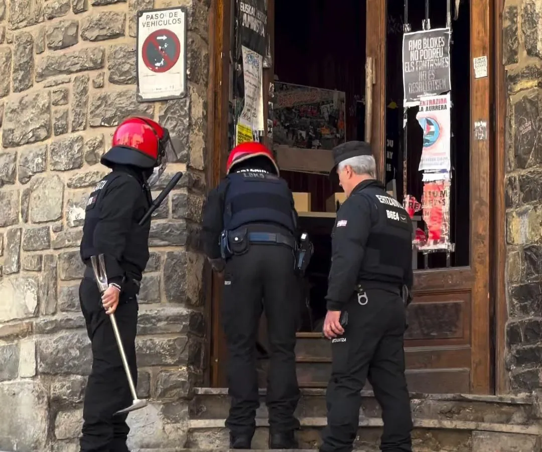 Eibarko Gaztetxea hustu du Ertzaintzak, epaitegi baten aginduz