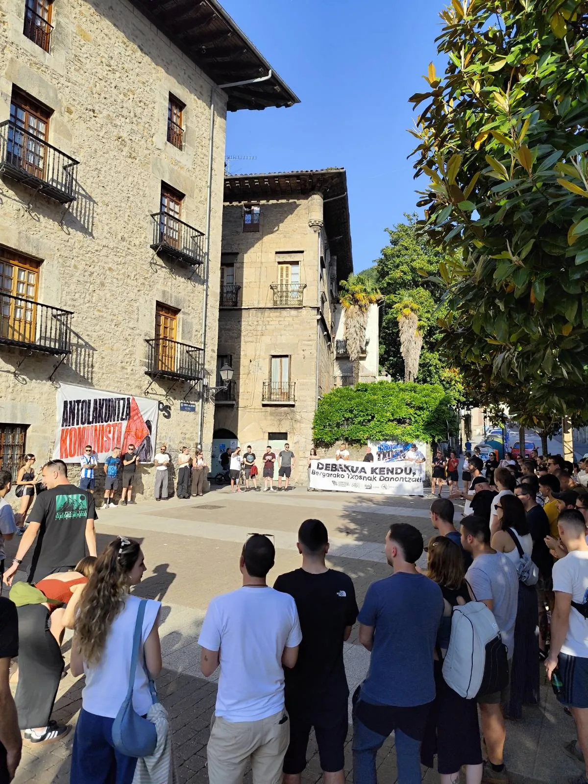 Bergarako Udalak Mugimendu Sozialistaren txosnari jarritako debekua salatu zuten atzo
