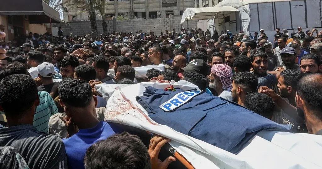 Atzerriko kazetariak zelatatzeko polizia-unitate israeldar baten berri eman dute