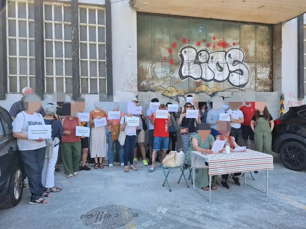 "Desalojo berri honek hirian dagoen egiturazko arazoa are gehiago larriagotzen du"