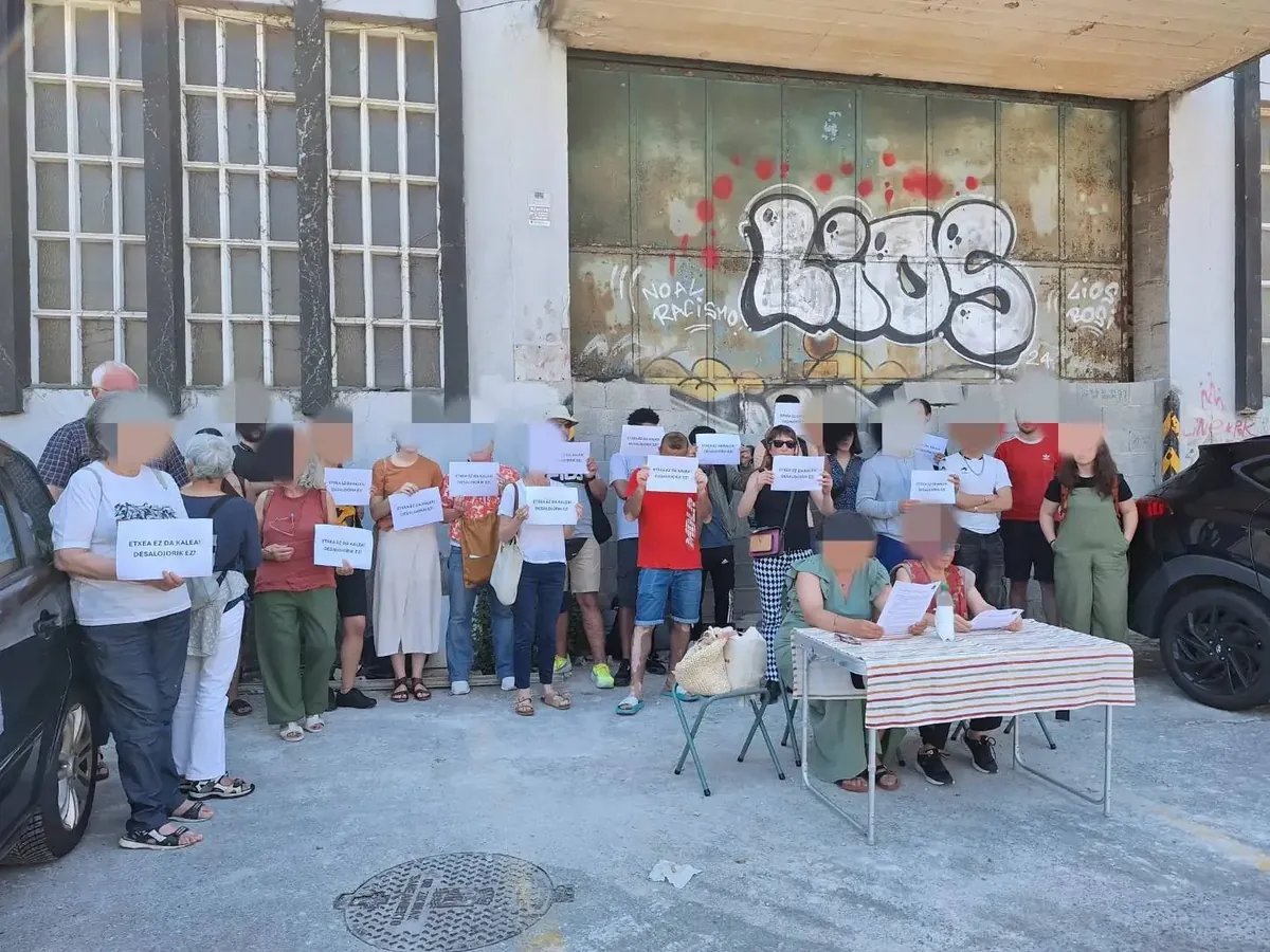 "Desalojo berri honek hirian dagoen egiturazko arazoa are gehiago larriagotzen du"