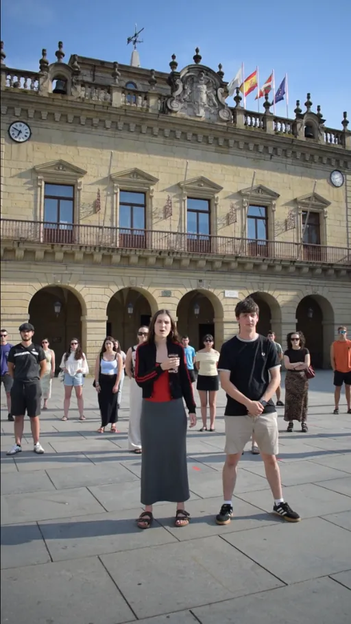 Irungo Udalak Bidasoko Itaia eta GKS jazarri ditu, hainbat pintaketa matxista estaltzeagatik eta pegatinak erabiltzeagatik