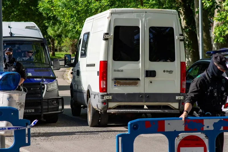 URSSAko eta EGAko bizilagunekin elkartasunez, gaur mobilizatzera deitu du Gasteiz Antirrazistak