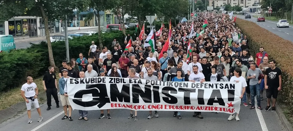 Berangoko auzipetuekin elkartasunez mobilizatu dira milaka lagun