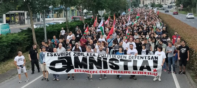 Berangoko auzipetuekin elkartasunez mobilizatu dira milaka lagun