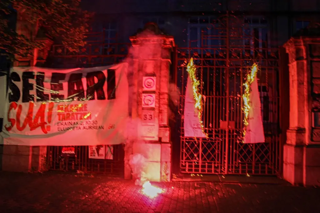 Selektibitatearen aurka mobilizatzera dei egin du IASek, campusetan egindako ekintzen bitartez