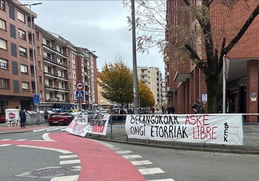 "Erresistentzia eta duintasun posizioen baliogabetze eta arbuio orokor bat gertatzen ari dela dirudi"