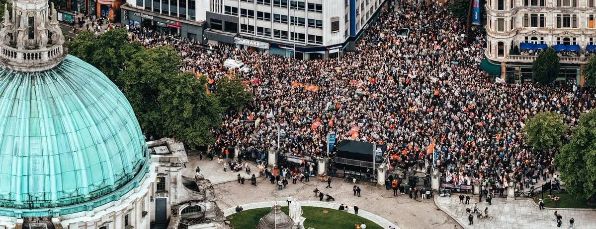Mobilizazio antifaxista jendetsuak Belfasten eta Glasgown