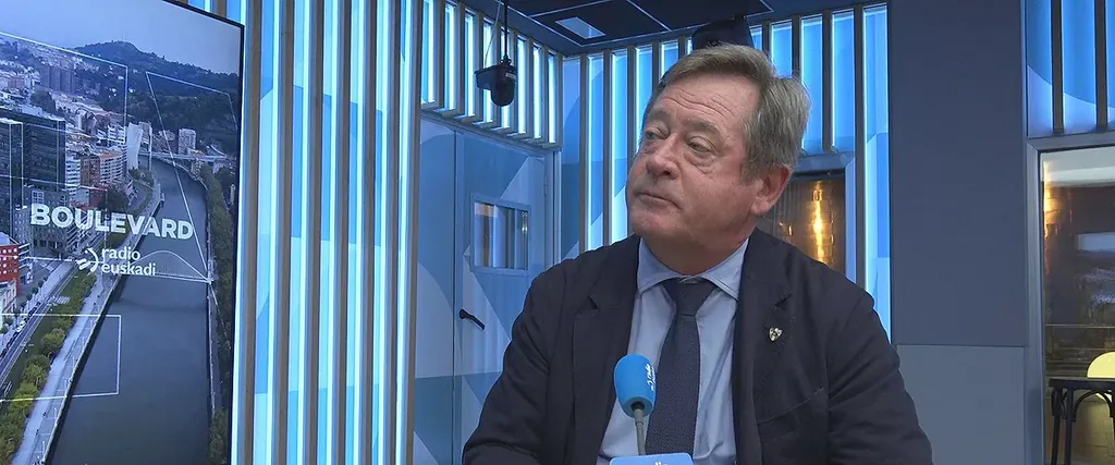 Zupiriak alde egin behar izan du Gasteizko ekitaldi batetik, jendearen presioa zela-eta