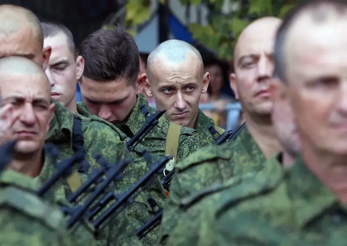 Adin militarrean dauden ukrainarrak errefuxiatu gisa babestea eragotzi nahi du Europar Batasunak