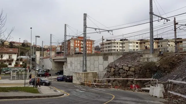 Langile bat hil da Donostiako Topoa eraikitzeko lanetan