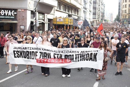 Bilboko kaleak bete dituzte Ertzaintzaren bortizkeria eta herri-mugimenduaren aurkako kriminalizazioa salatzeko