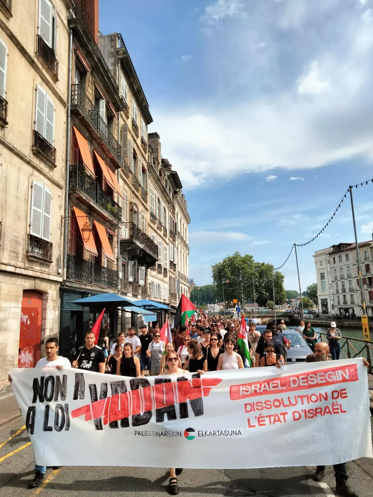 Yadan Legearen aurka mobilizatu dira Baionan