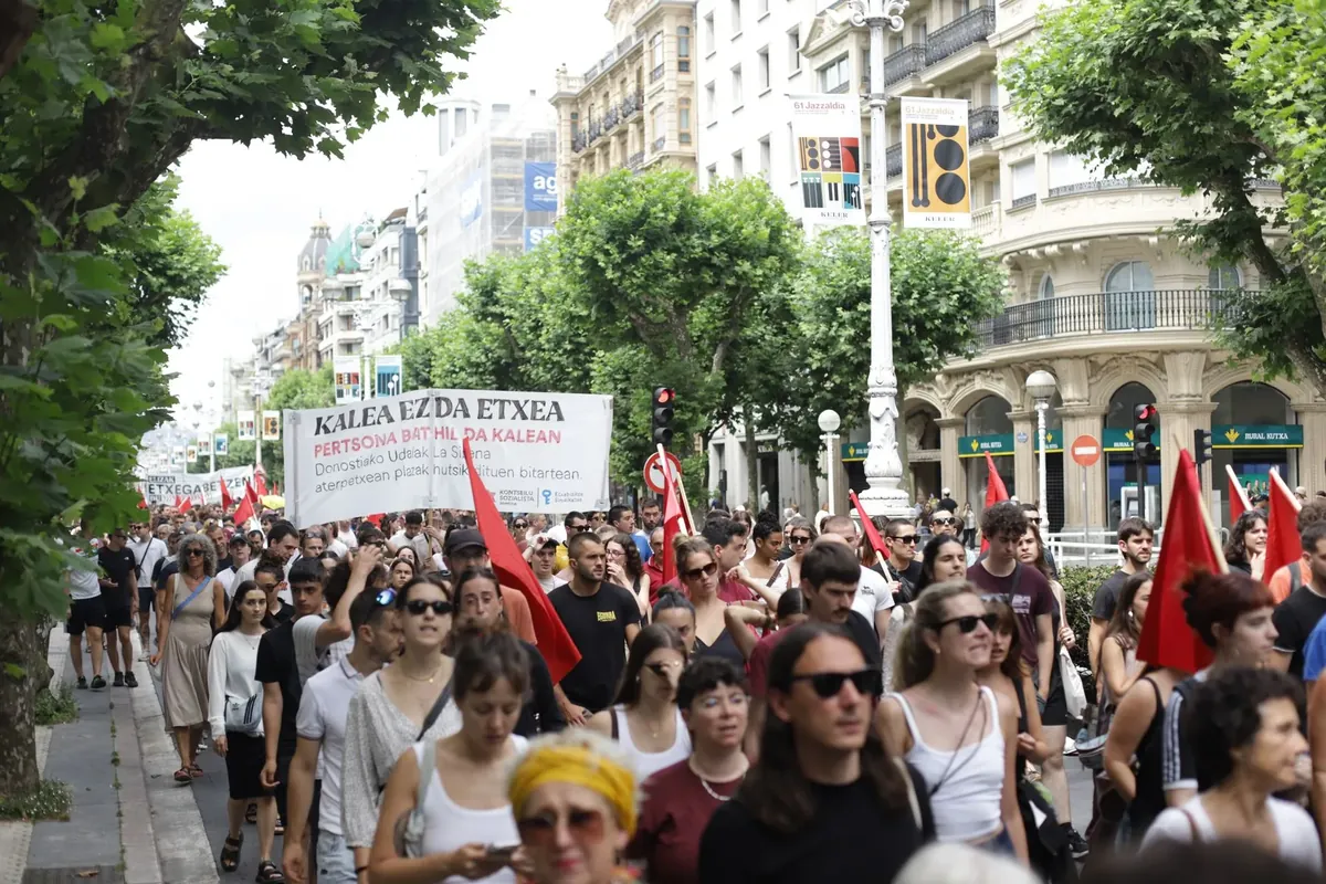 "Langile-klasea Donostiatik bota eta aberatsentzako hiri bilakatu nahi dute"