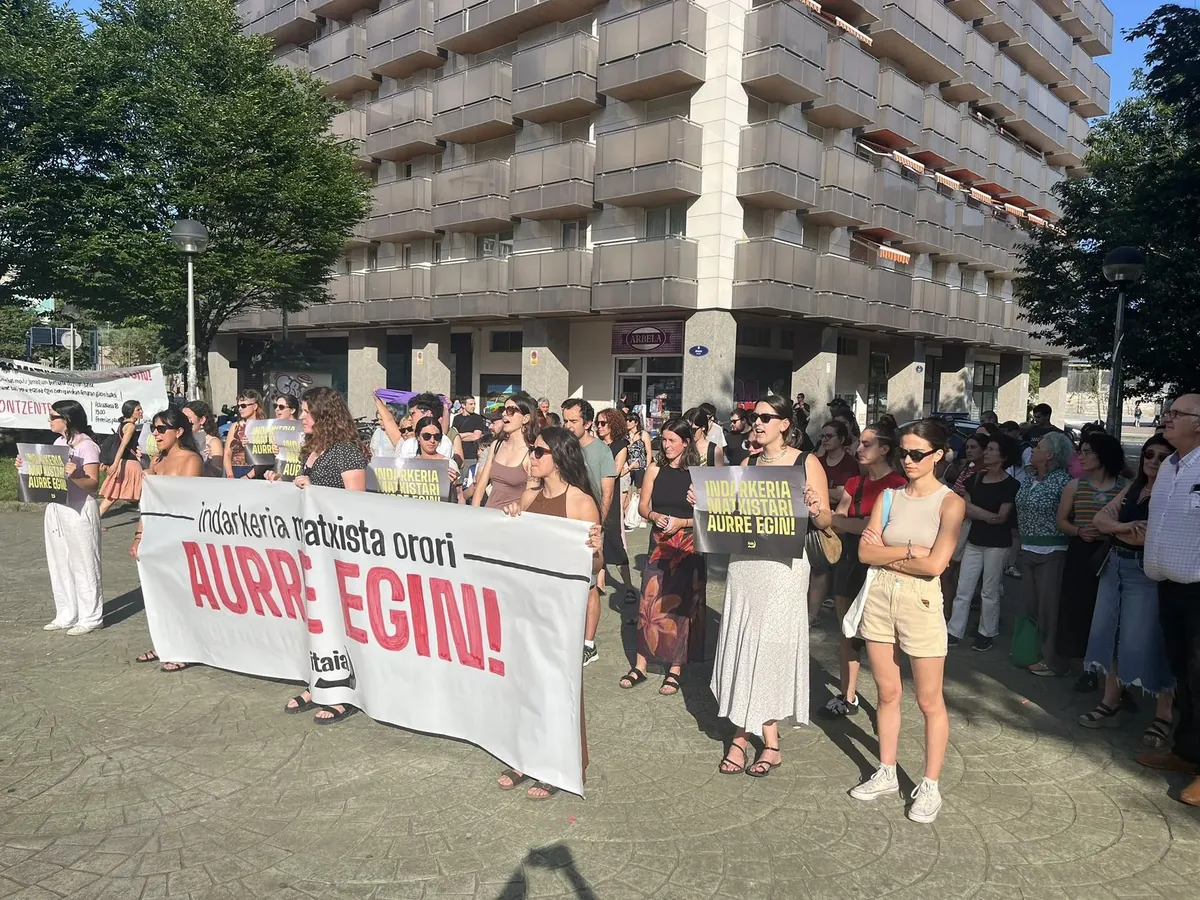 Donostian, neska adingabe bati hainbatetan egin dizkio sexu-erasoak gazte batek