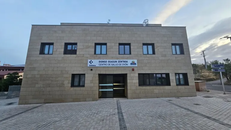 Osakidetzak 127 osasun-etxetako ordutegia murriztuko du udan zehar
