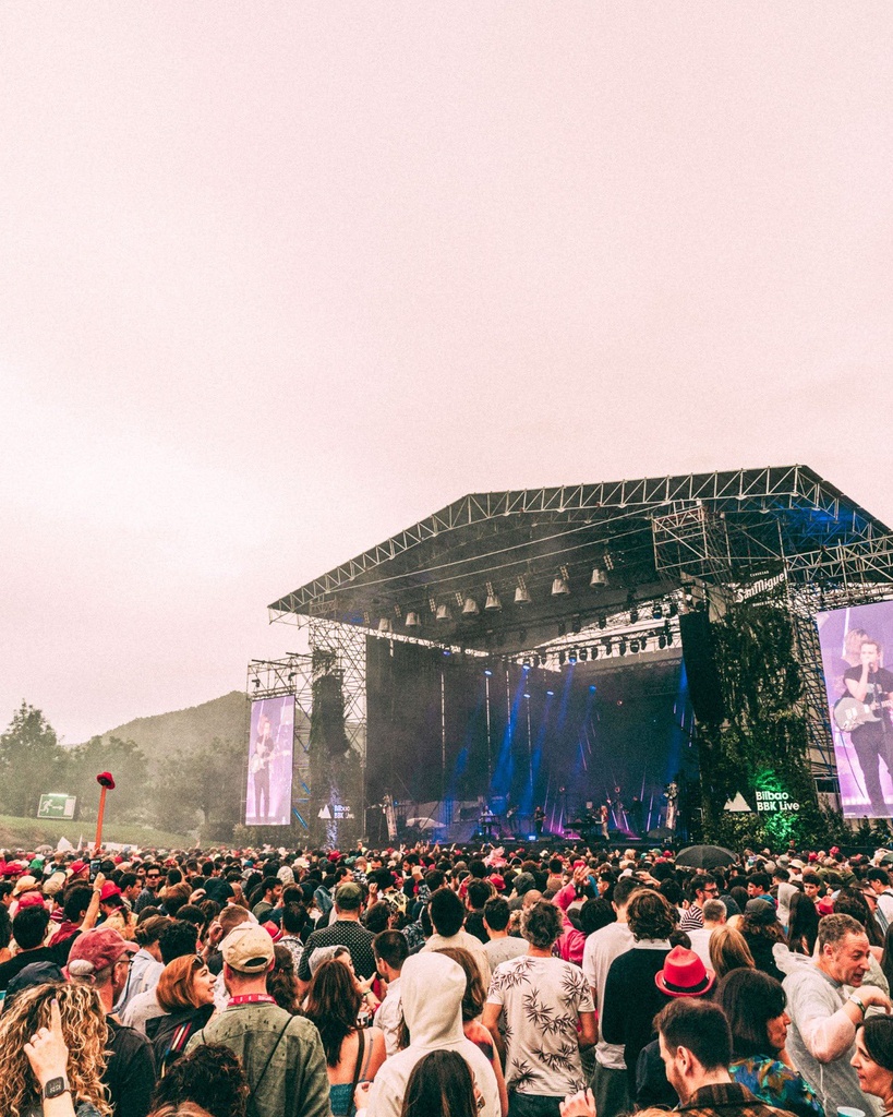 Bilbao BBK Liven eta makrojaialdi-ereduaren aurkako hamaika ekimen datozen egunetan
