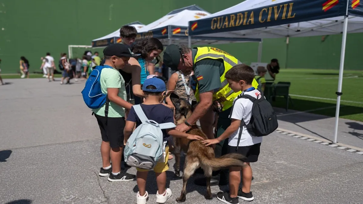 Guardia Zibilarengana eraman dituzte Sestaoko kirol-campus bateko haurrak