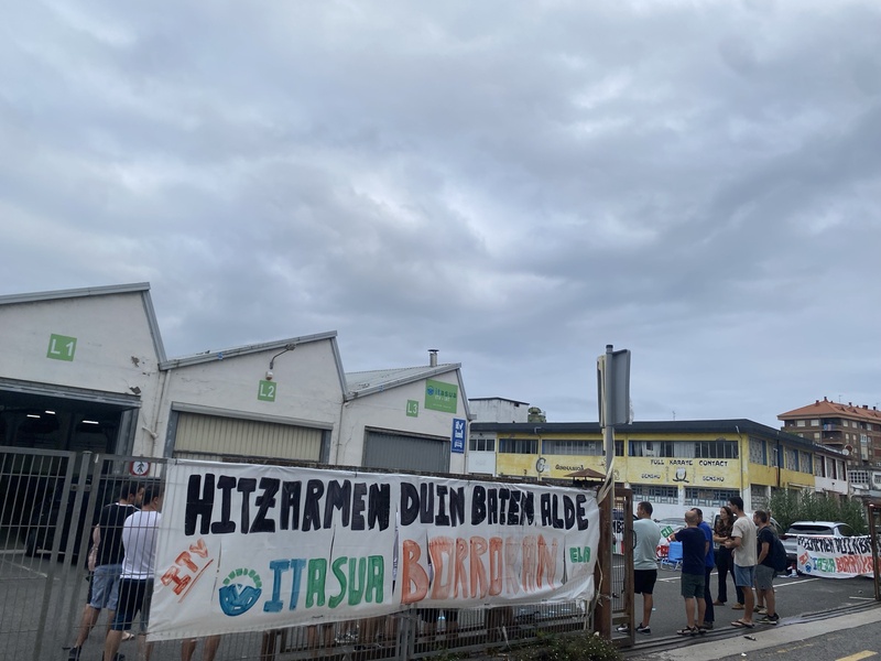 Greba mugagabea Zarauzko eta Bergarako IAT lan-zentroetan