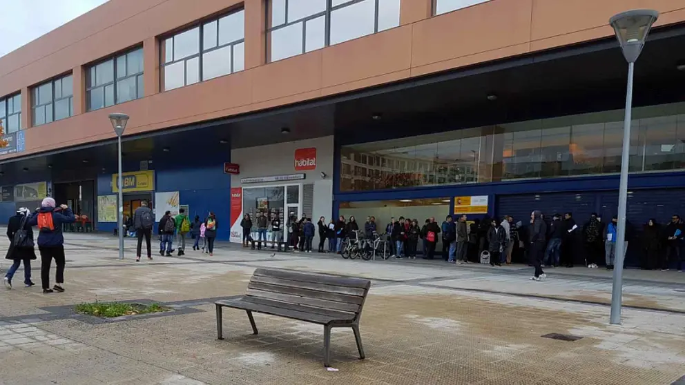 Diru truke etorkinei bizitoki-baimenak faltsutzen zizkien sare bat desegin dute Nafarroan